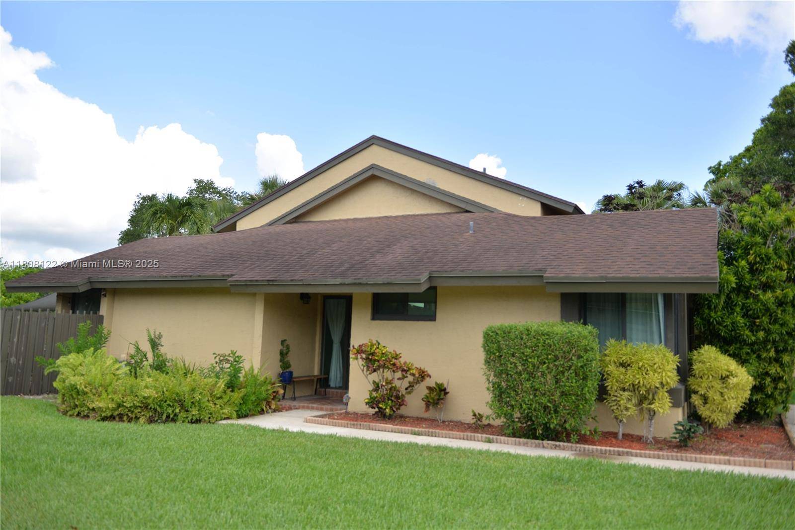 Plantation, FL 33324,8789 Cleary Blvd