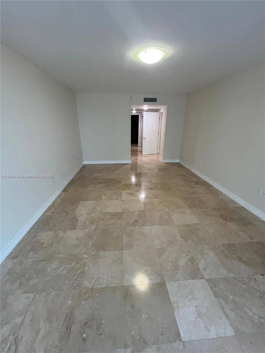Aventura, FL 33180,20201 E Country Club Dr #2203