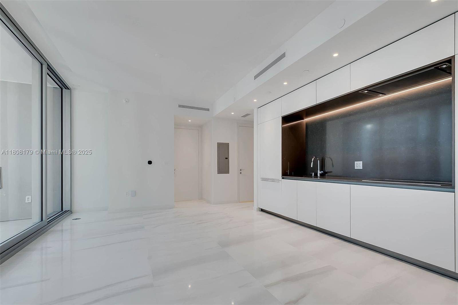 Miami, FL 33131,300 Biscayne Blvd Way #3008