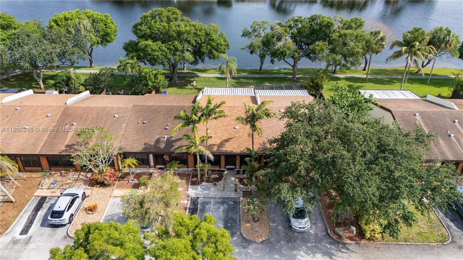 Pembroke Pines, FL 33026,10760 Hickory Ave