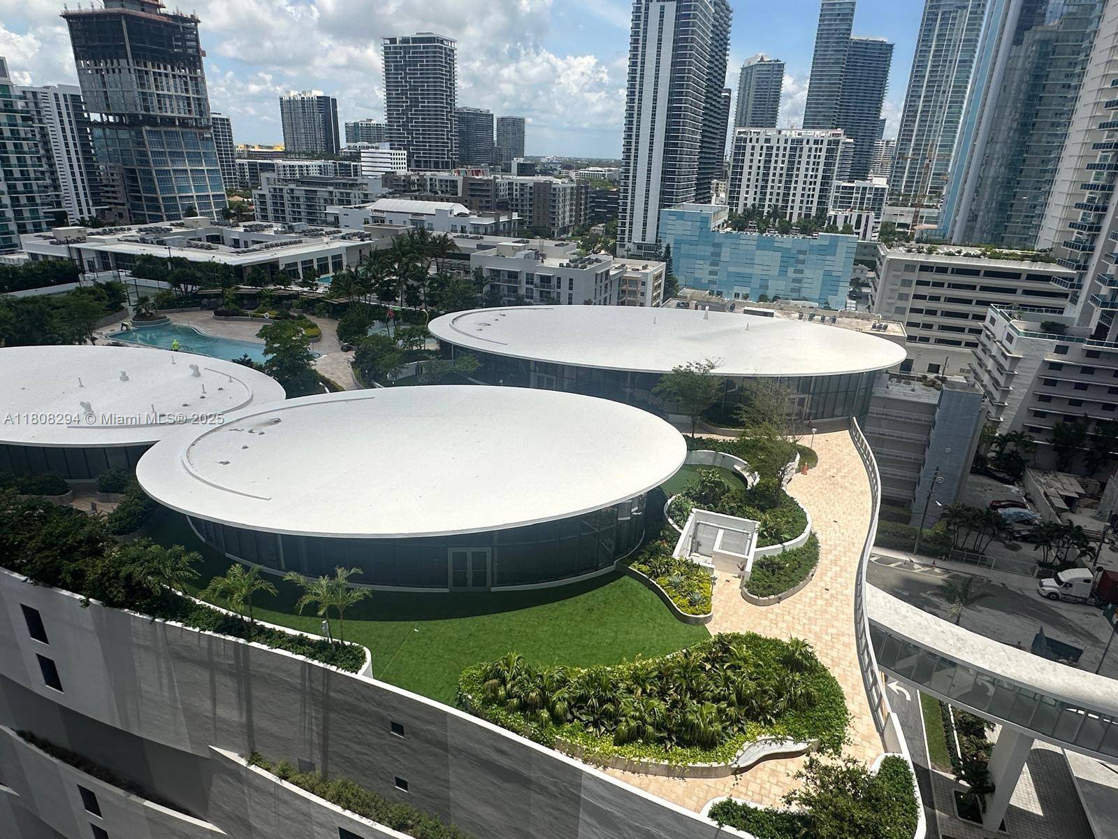 Miami, FL 33137,601 NE 23rd St #PH02