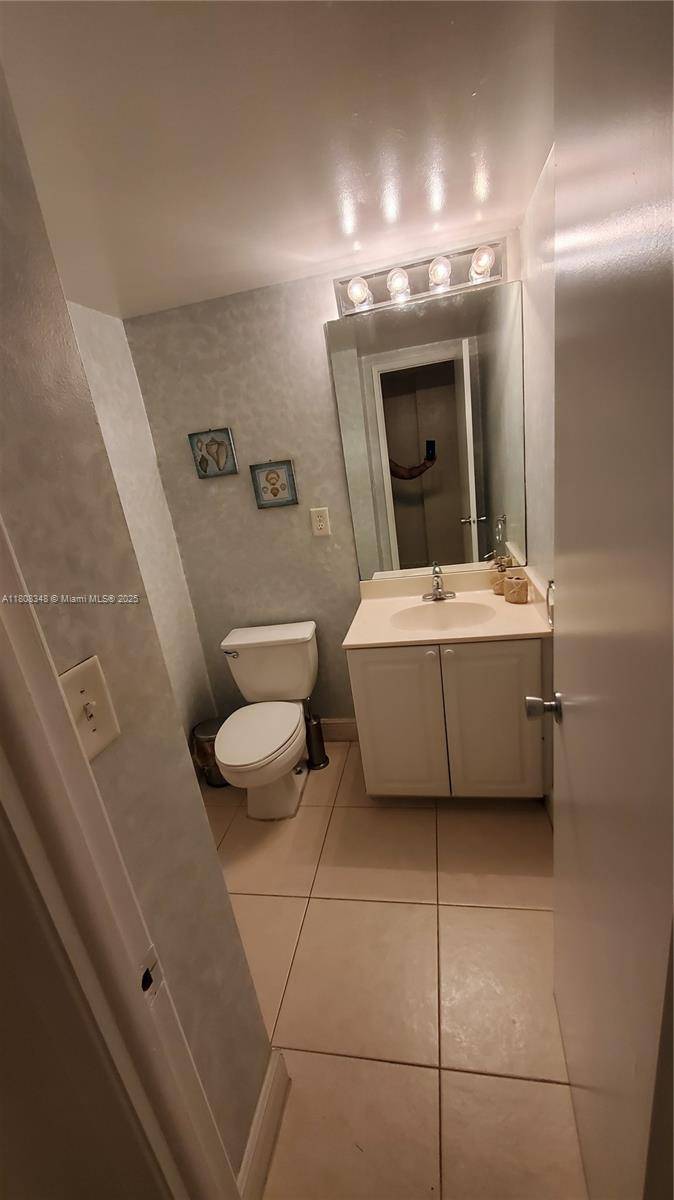 Sunny Isles Beach, FL 33160,19390 Collins Ave #1124