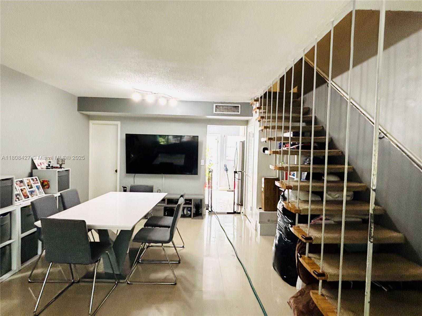Bay Harbor Islands, FL 33154,9455 Bay Harbor Ter #8S