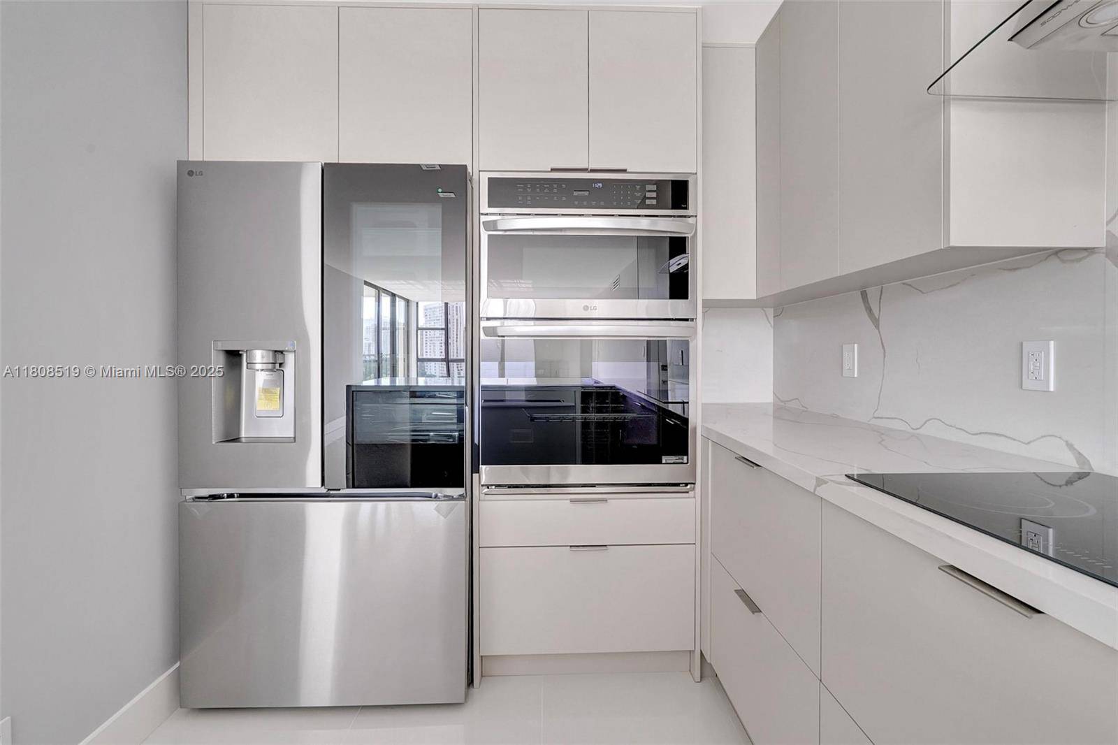 Aventura, FL 33180,20379 W Country Club Dr #1233