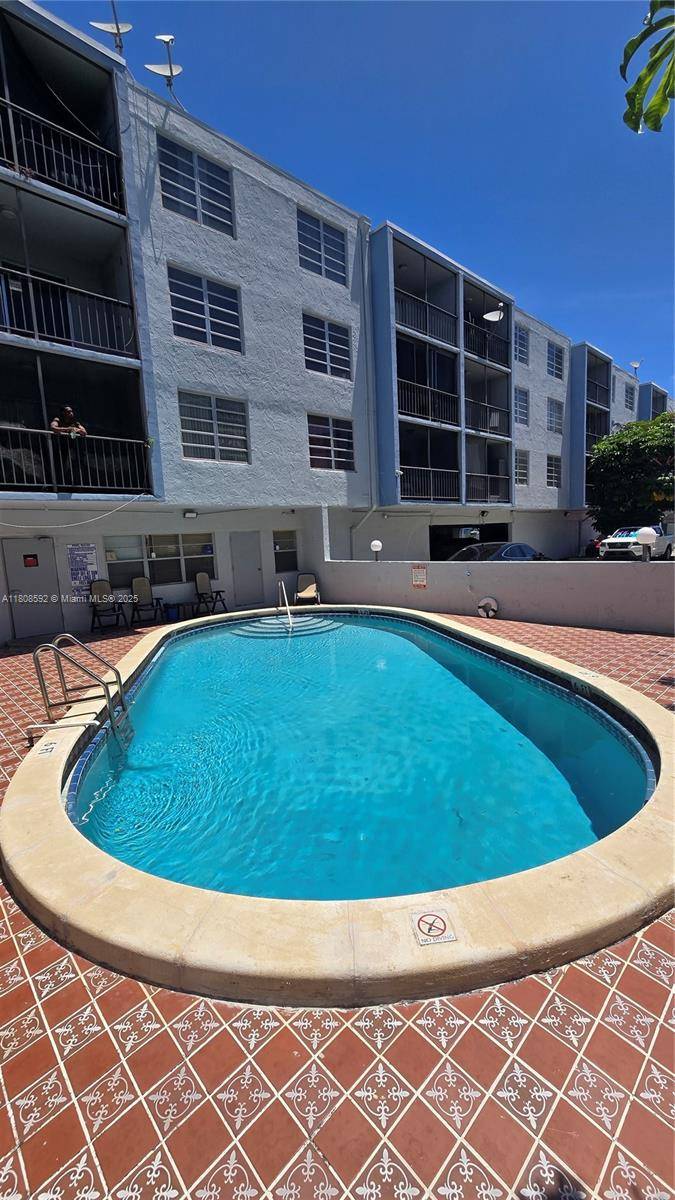 North Miami, FL 33161,1250 NE 125th St #220B