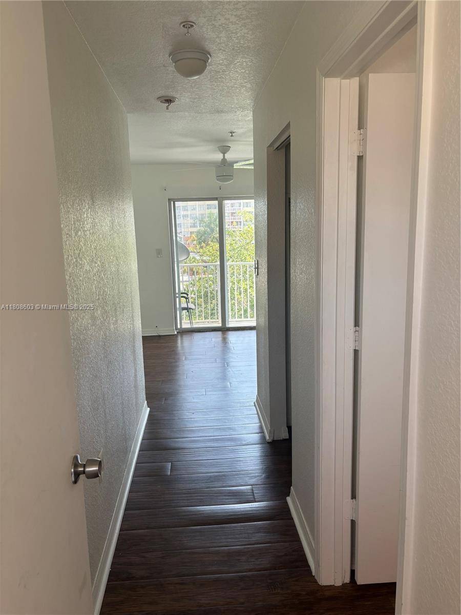 North Miami Beach, FL 33162,2050 NE 167th St #2050