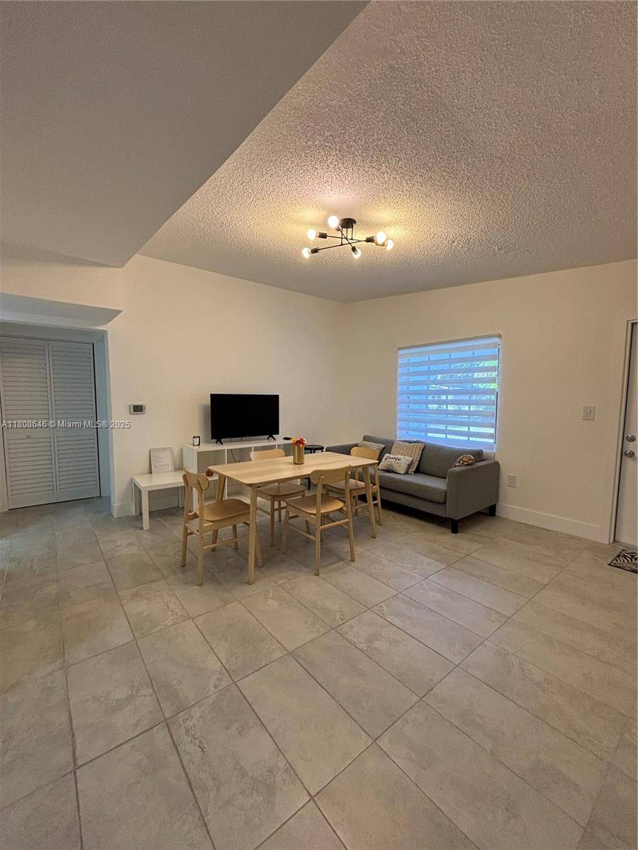 North Miami, FL 33168,13725 NW 4th Ct