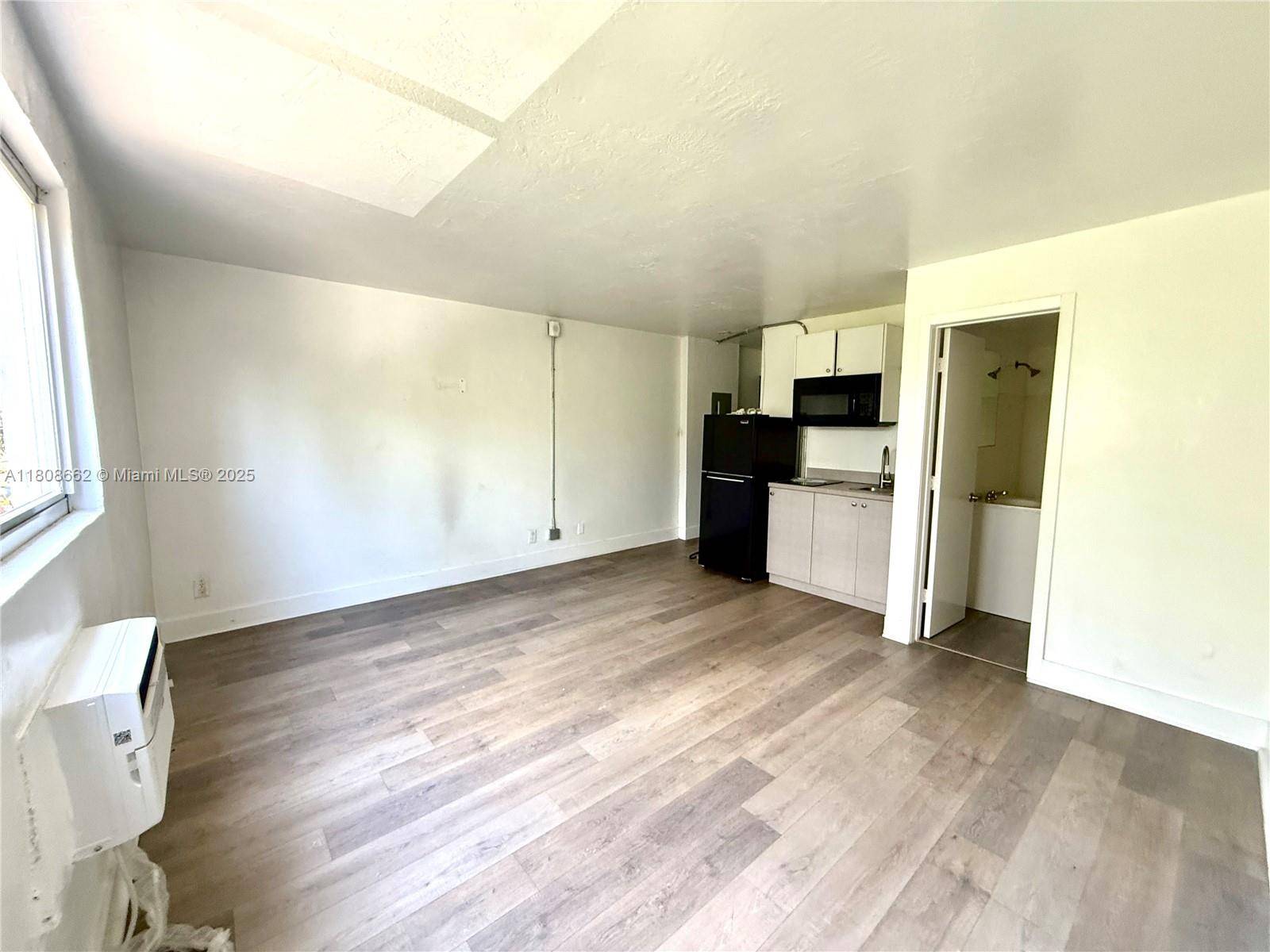 Miami, FL 33130,143 SW 9th St #303