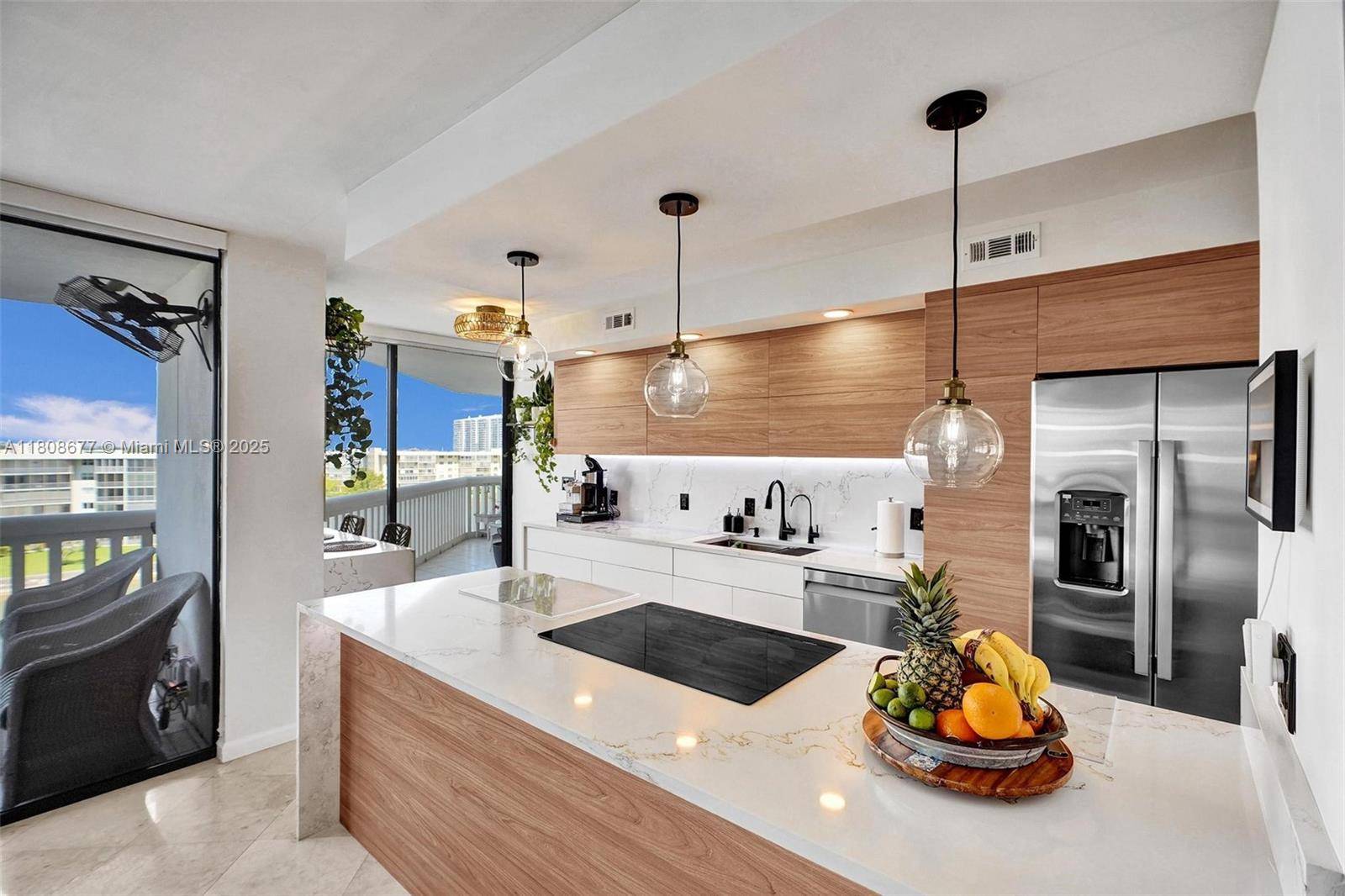 Aventura, FL 33160,1000 W Island Blvd #611