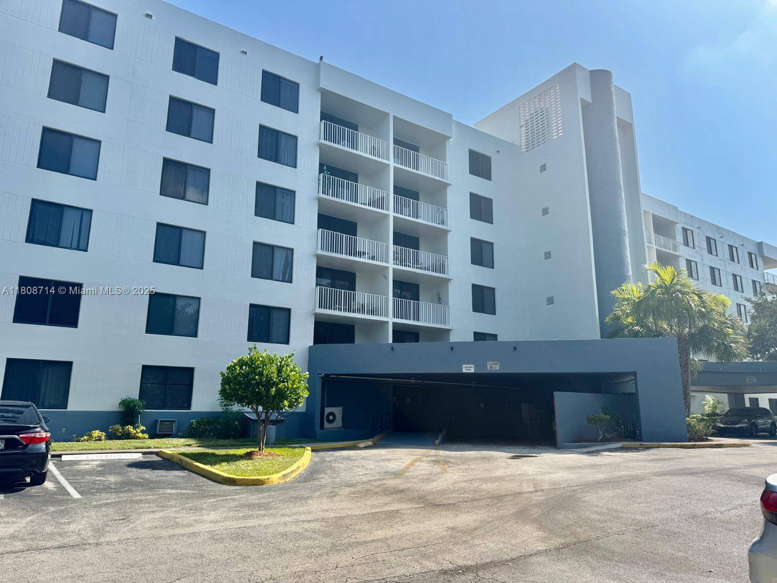 Hollywood, FL 33021,901 Hillcrest Dr #205