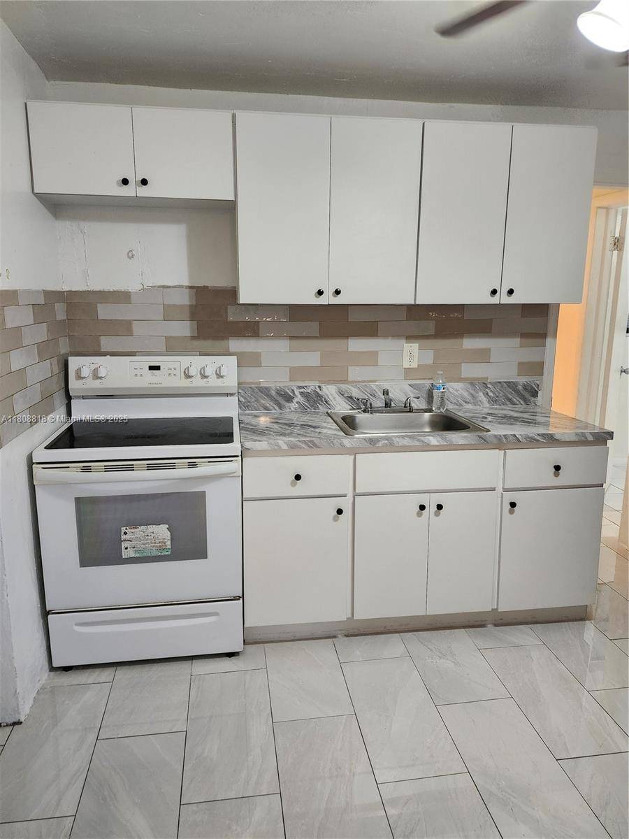 North Miami, FL 33161,551 NE 139th St