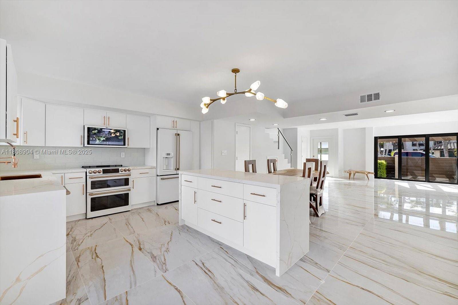 North Miami Beach, FL 33160,16449 NE 26th Ave #16