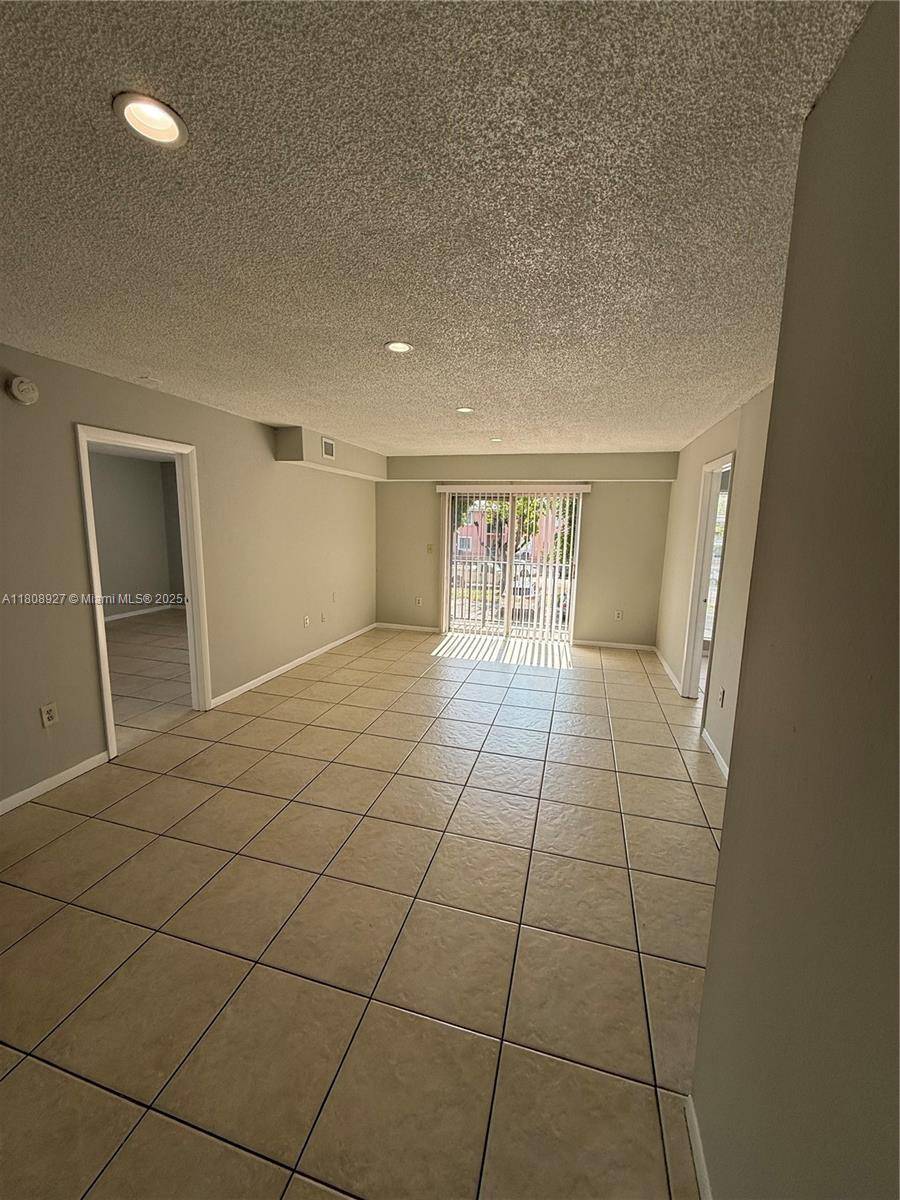 Miami, FL 33126,4705 NW 7th St #203-7