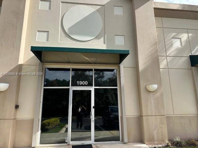 Weston, FL 33326,1900 N Commerce Pkwy