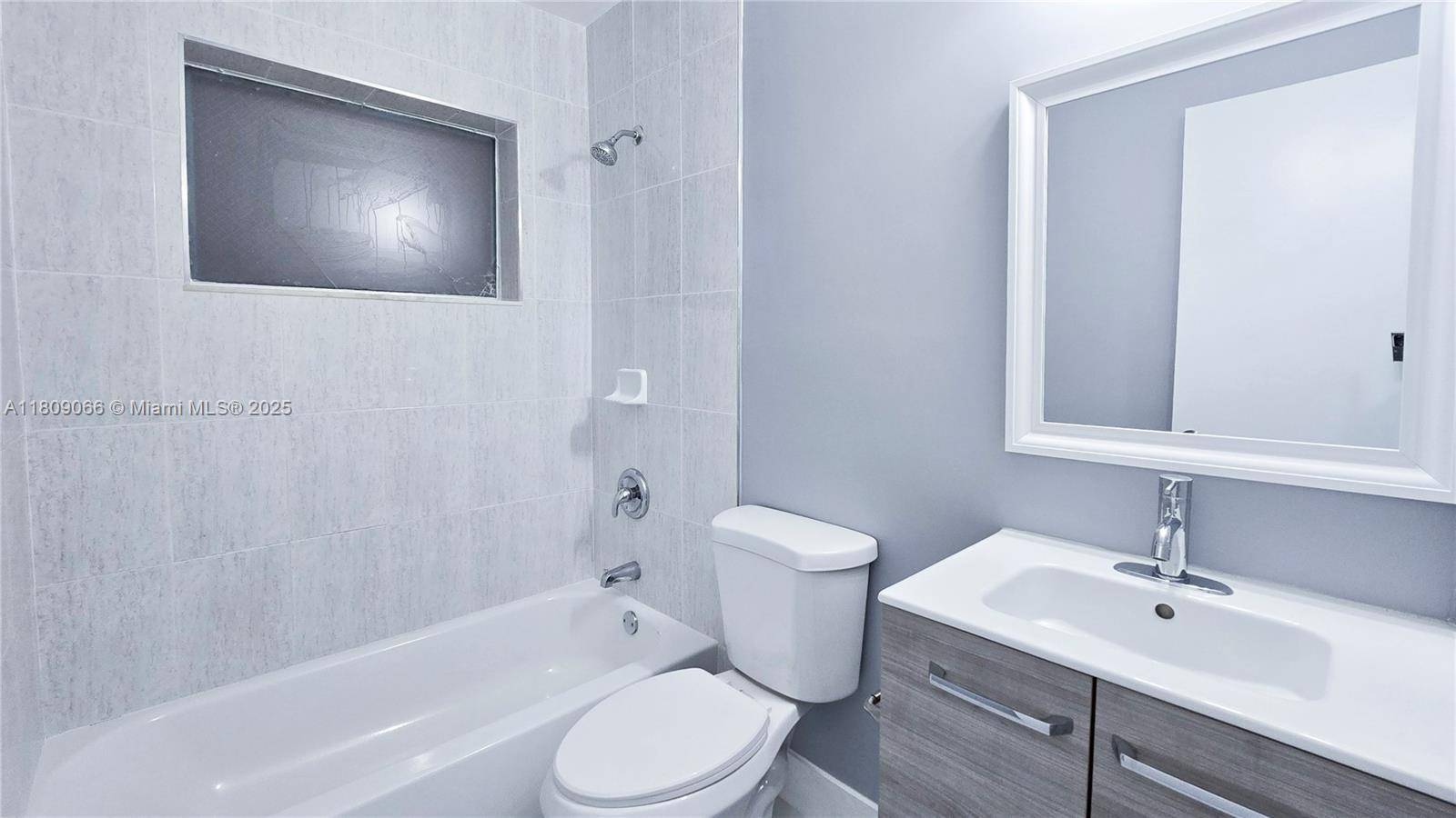 Hialeah, FL 33010,45 W 23rd St #8