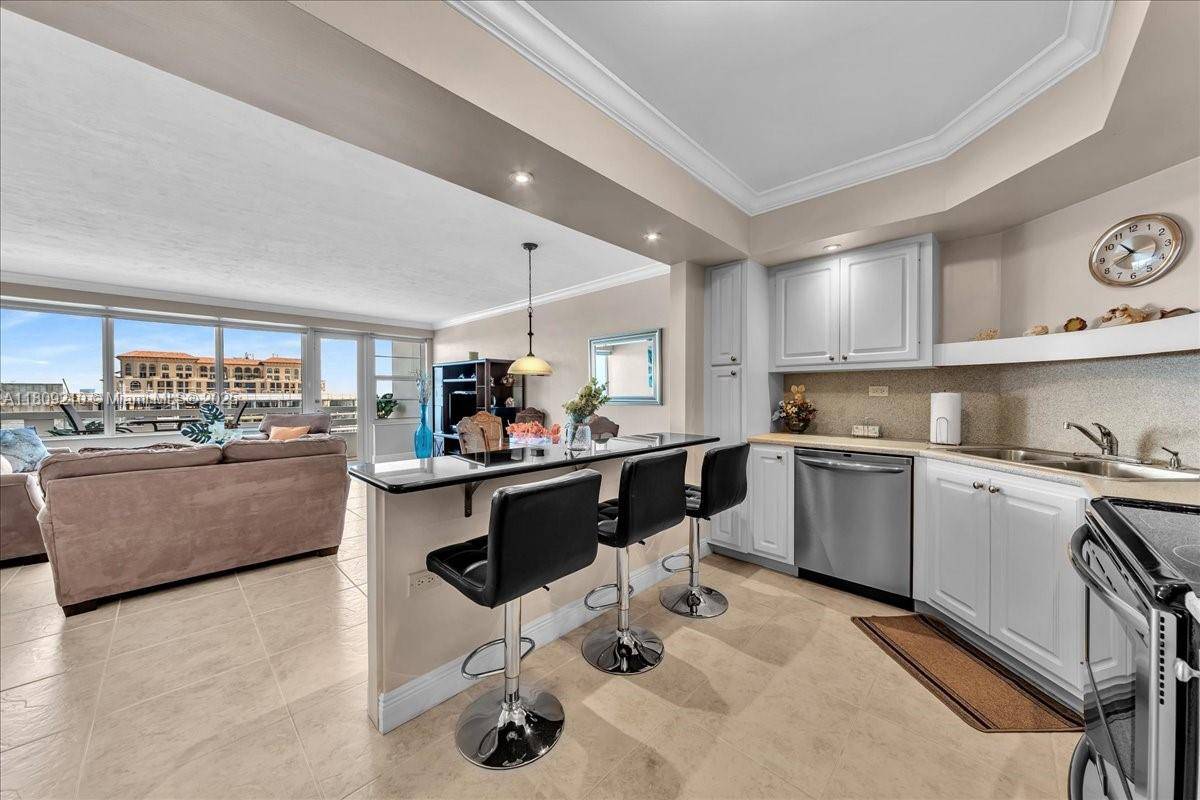 Hollywood, FL 33019,3111 N Ocean Dr #904