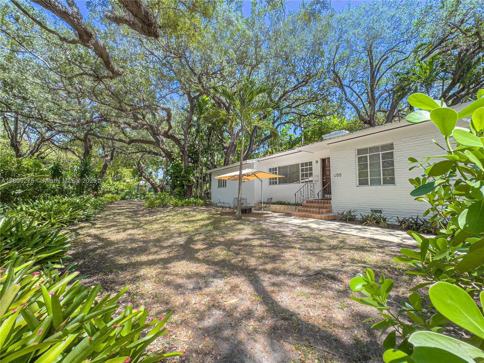 El Portal, FL 33138,400 NE 86th St
