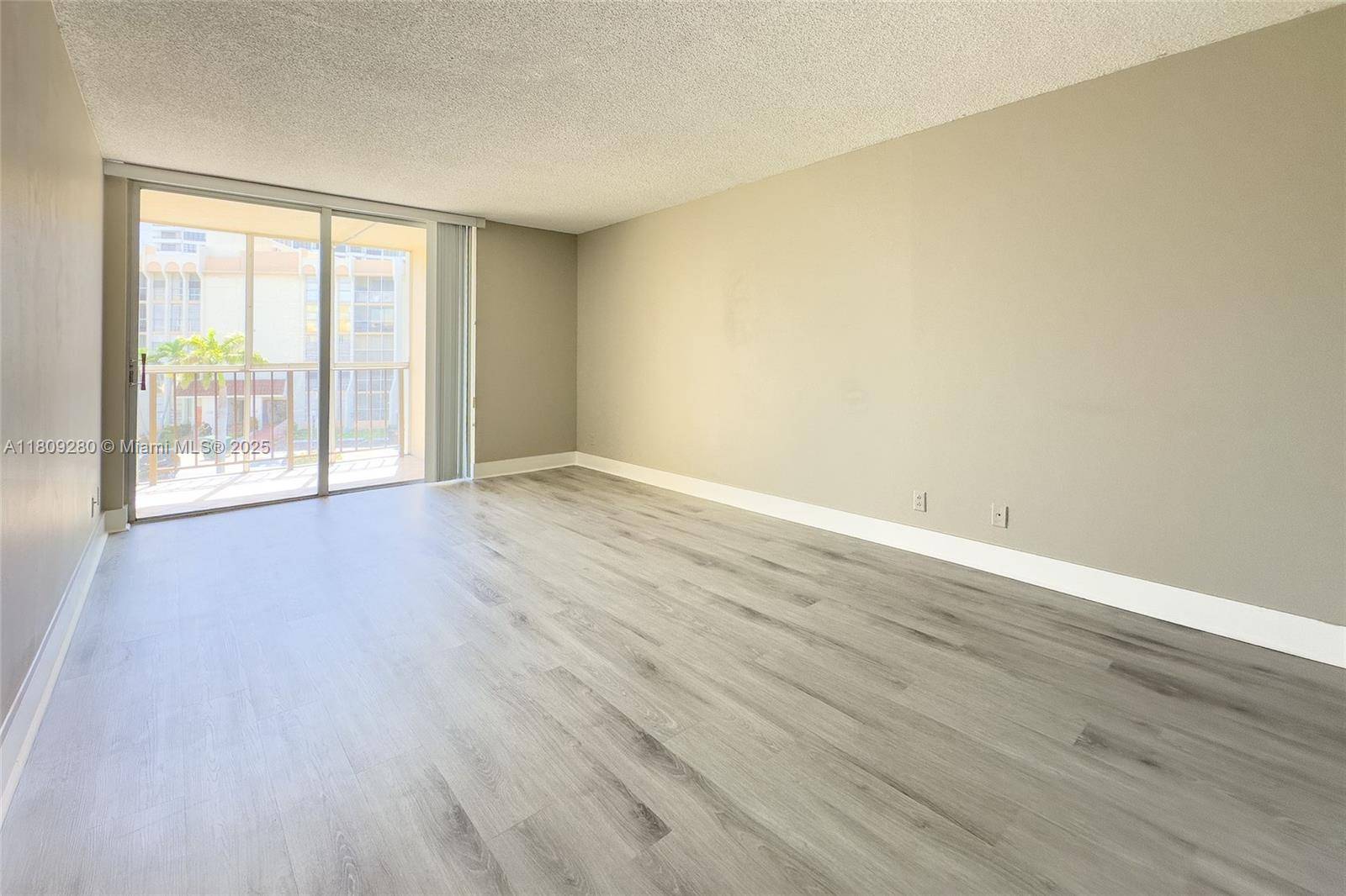 Hallandale Beach, FL 33009,601 Three Islands Blvd #317
