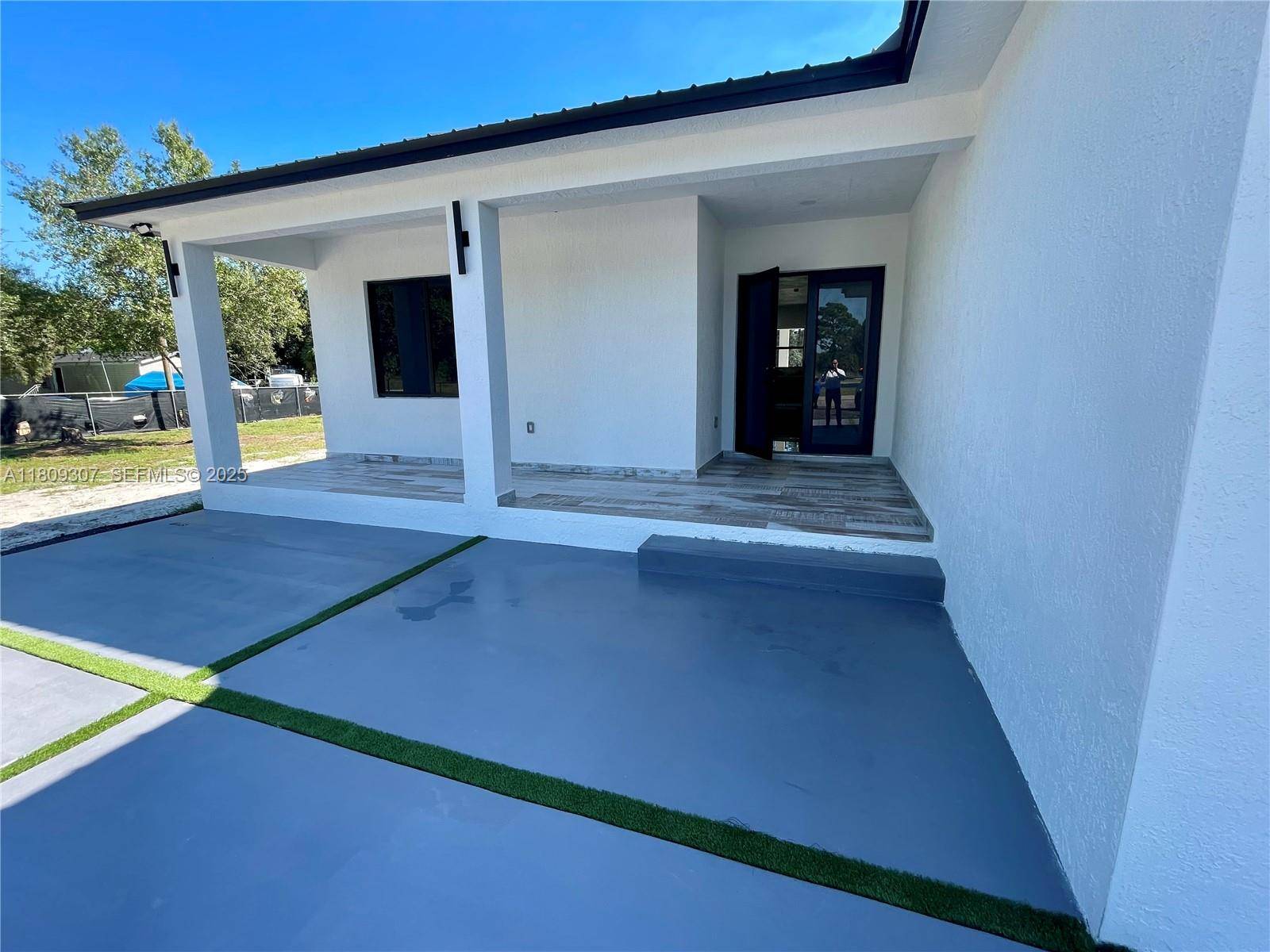 Other City - In The State Of Florida, FL 33440,435 N Quebrada St