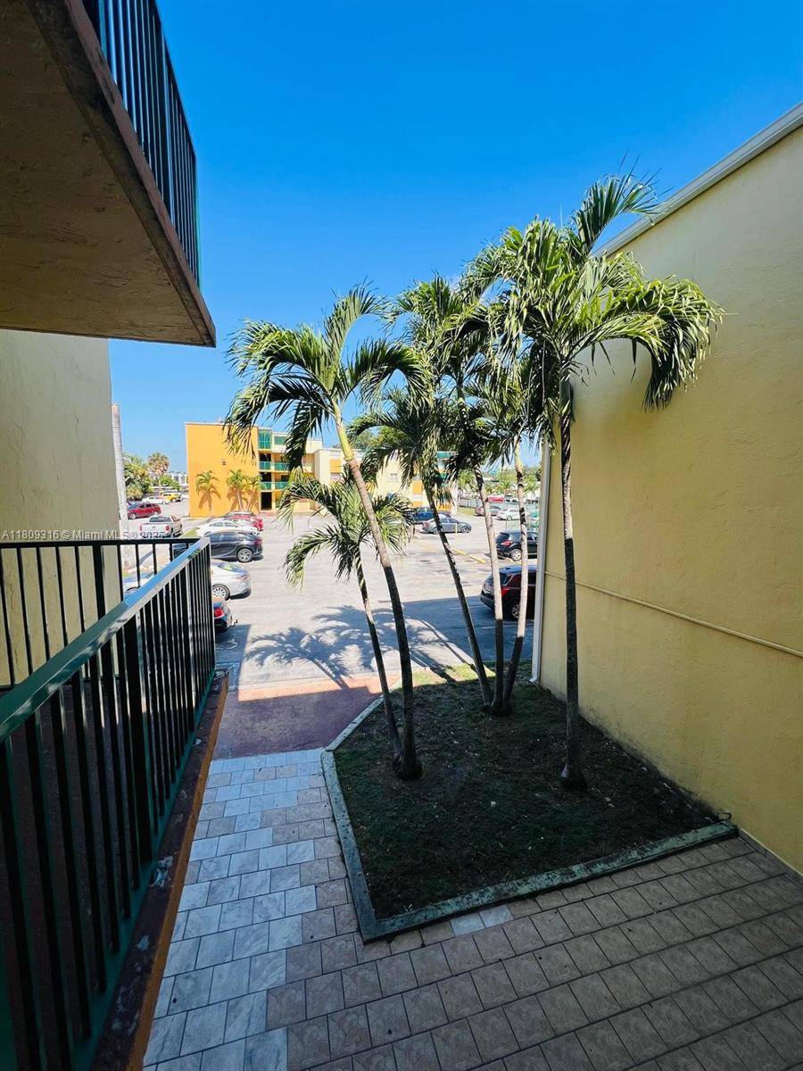 Hialeah, FL 33014,606 W 81st St #224