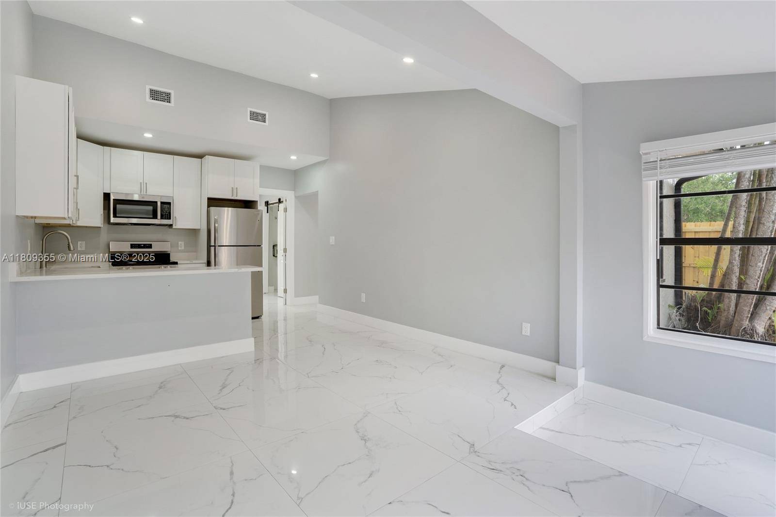 Fort Lauderdale, FL 33312,907 SW 15th Ter #1