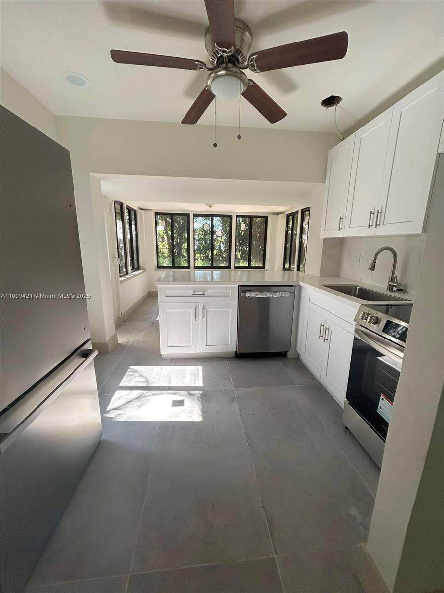Fort Lauderdale, FL 33315,421 SW 11th St