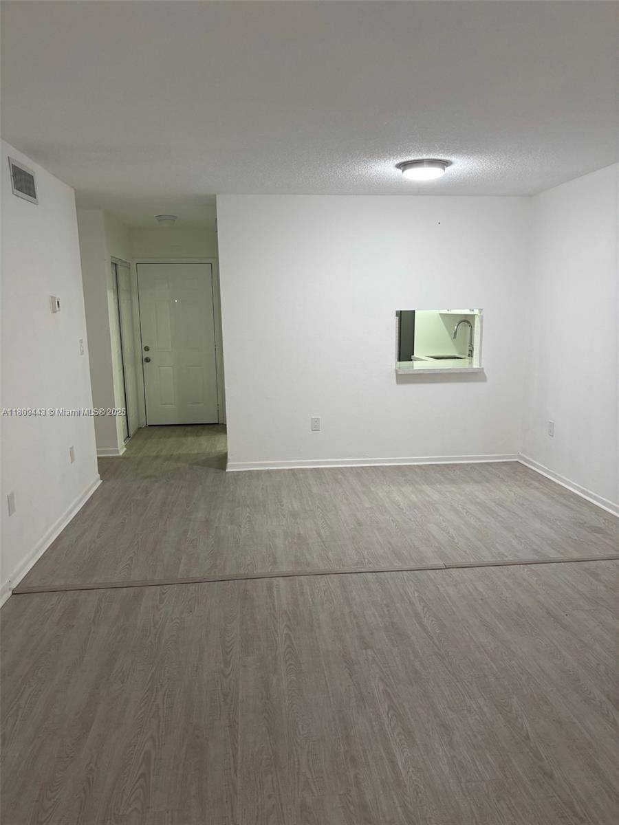 Miami Gardens, FL 33169,301 NW 177th St #105