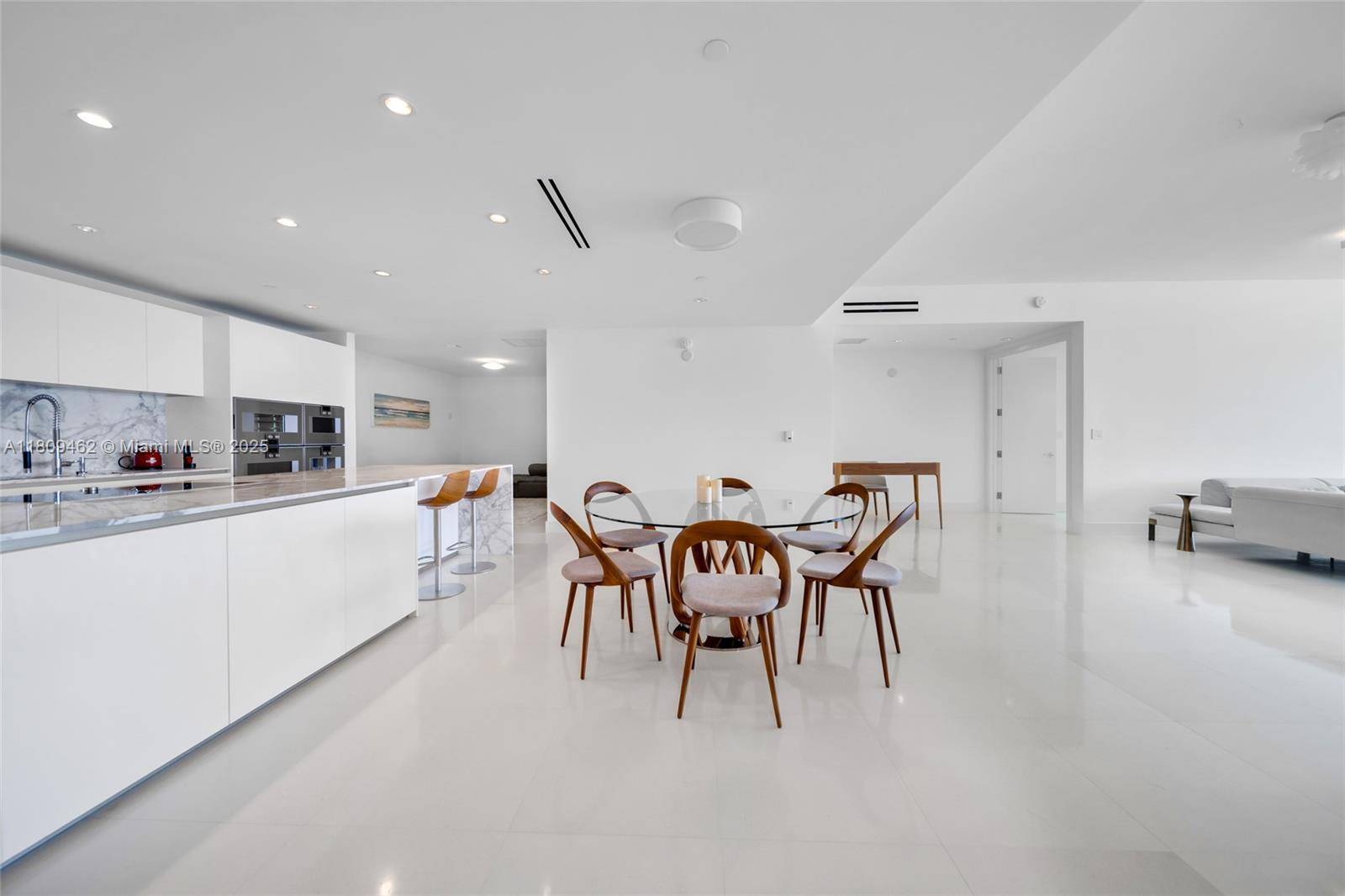Bal Harbour, FL 33154,10201 Collins Ave #2506