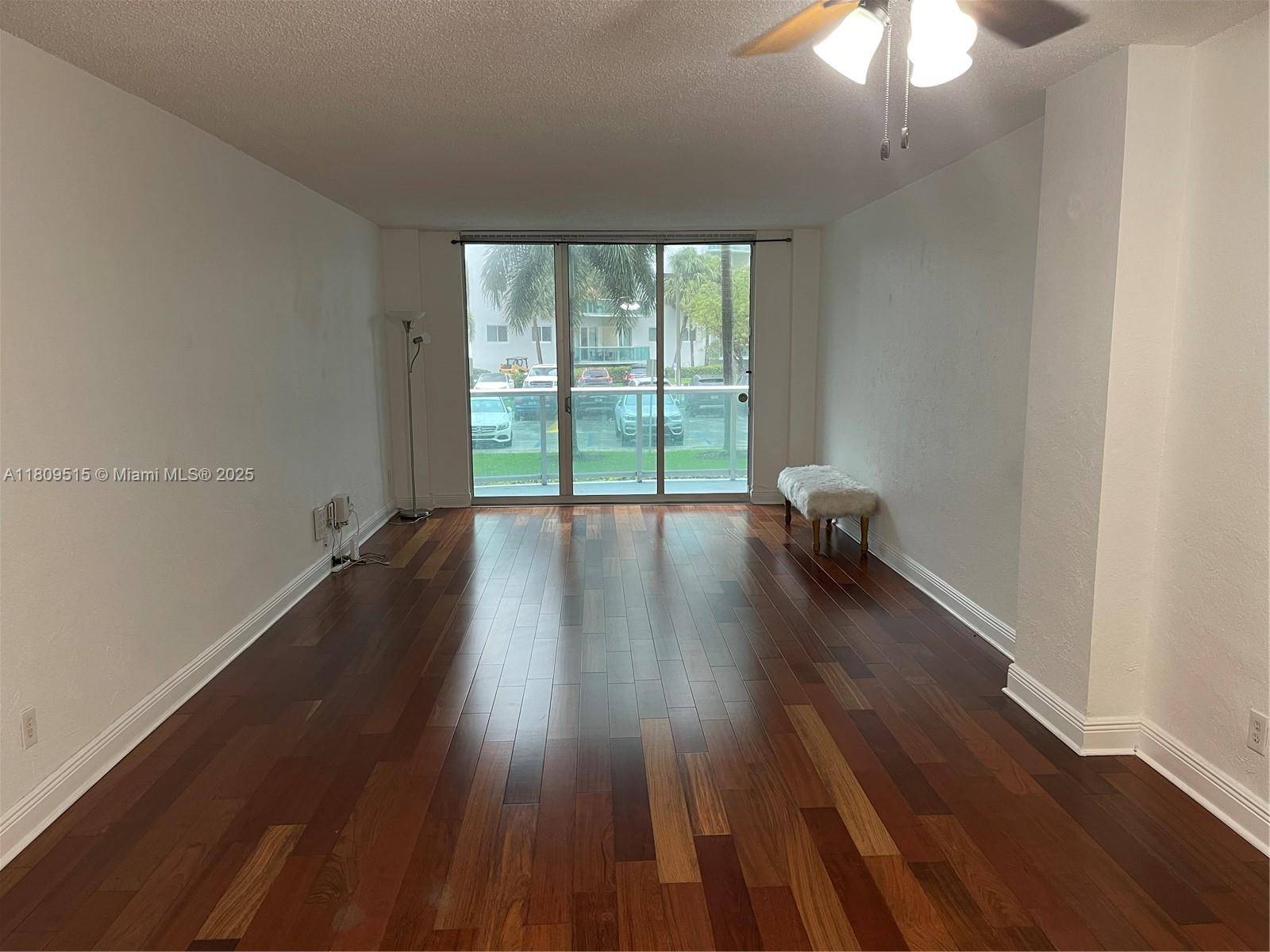 Sunny Isles Beach, FL 33160,19390 Collins Ave #122