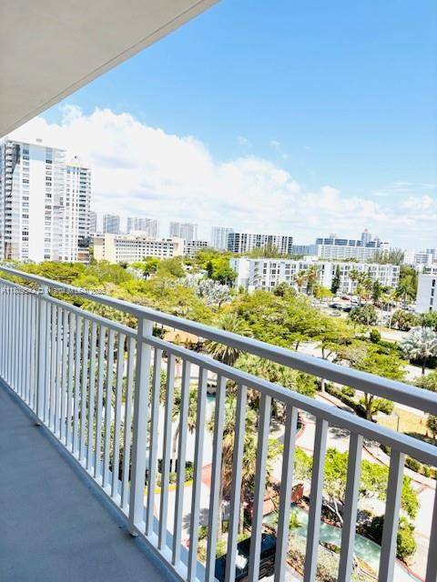 Sunny Isles Beach, FL 33160,210 174th St #818