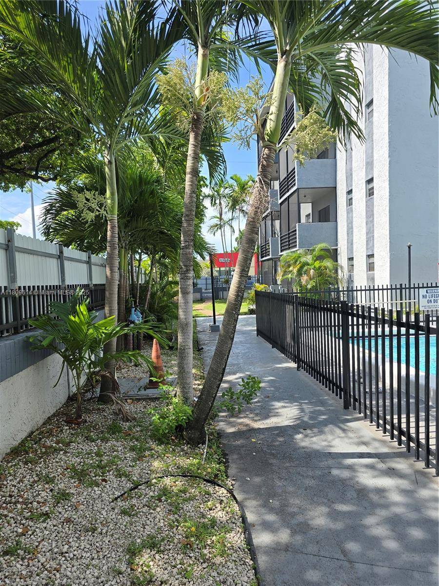 North Miami, FL 33161,13500 NE 3rd Ct #110