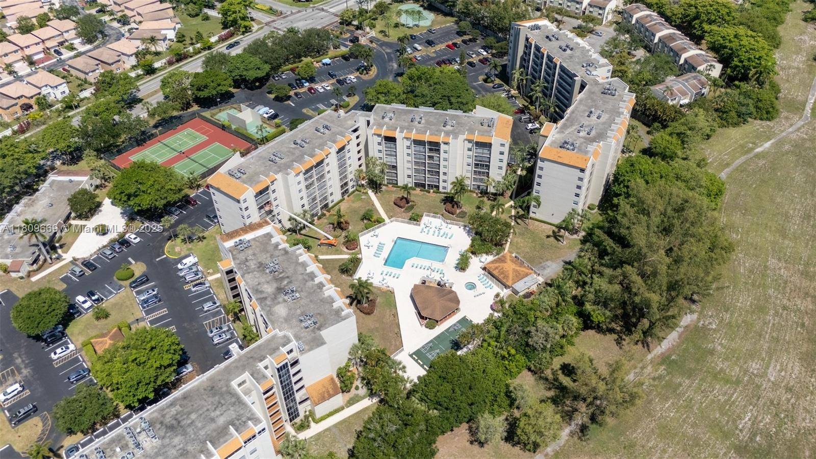 Lauderhill, FL 33319,3910 Inverrary Blvd #101-B