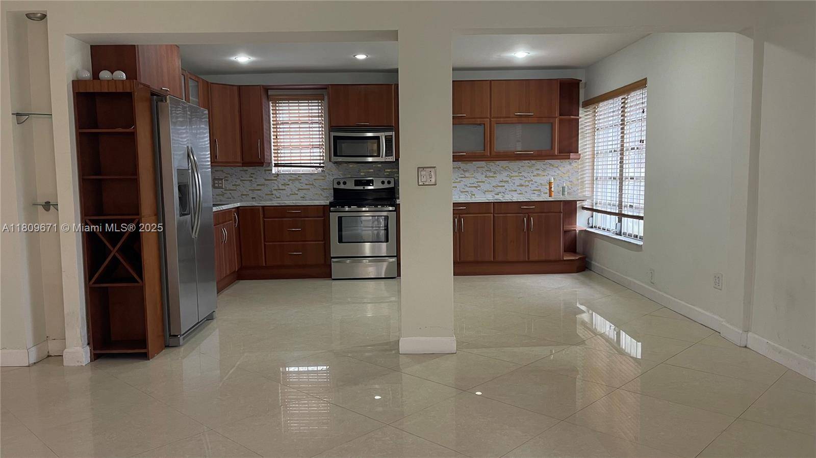 Hallandale Beach, FL 33009,421 NE 1st St #119