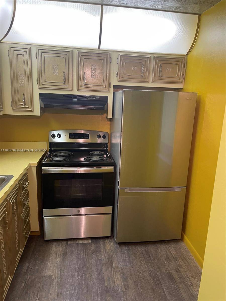 Lauderdale Lakes, FL 33311,2861 Somerset Dr #107