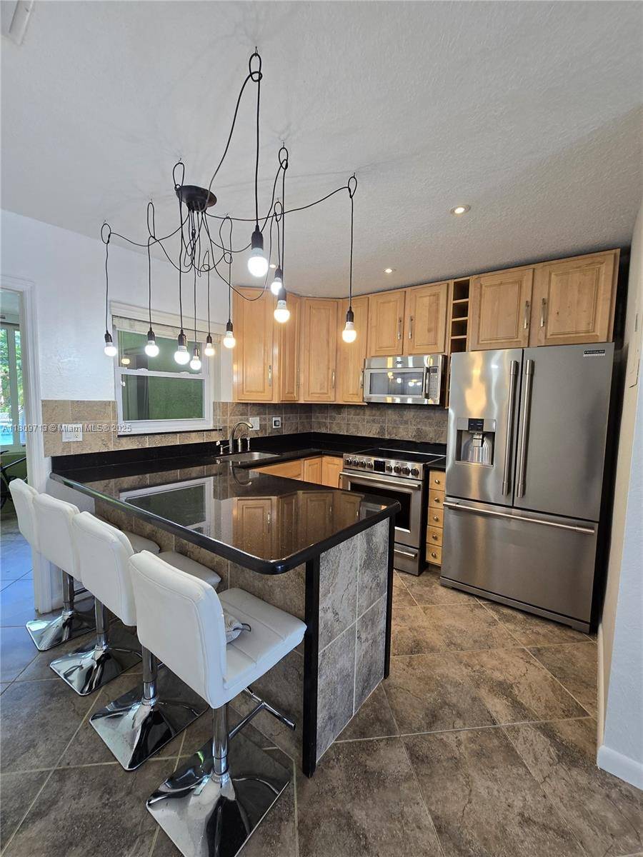 Oakland Park, FL 33334,845 NE 37th St #0