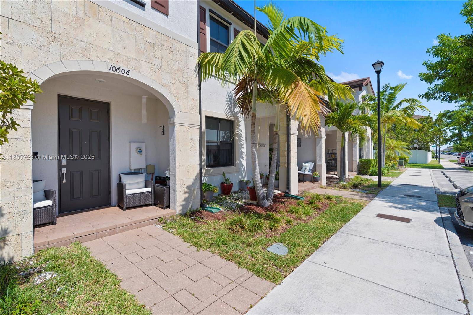 Hialeah, FL 33018,10606 W 32 LN