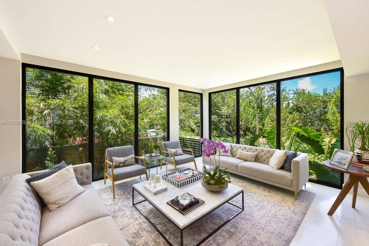 Key Biscayne, FL 33149,120 Buttonwood Dr