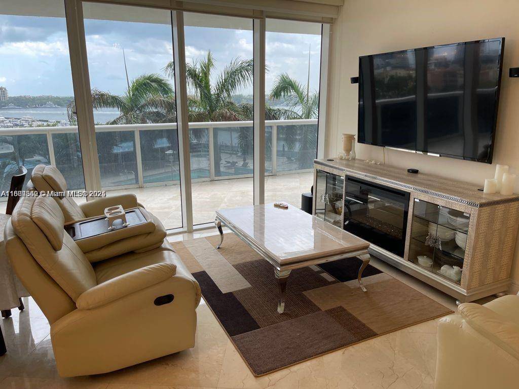 Miami Beach, FL 33139,400 Alton Rd #808