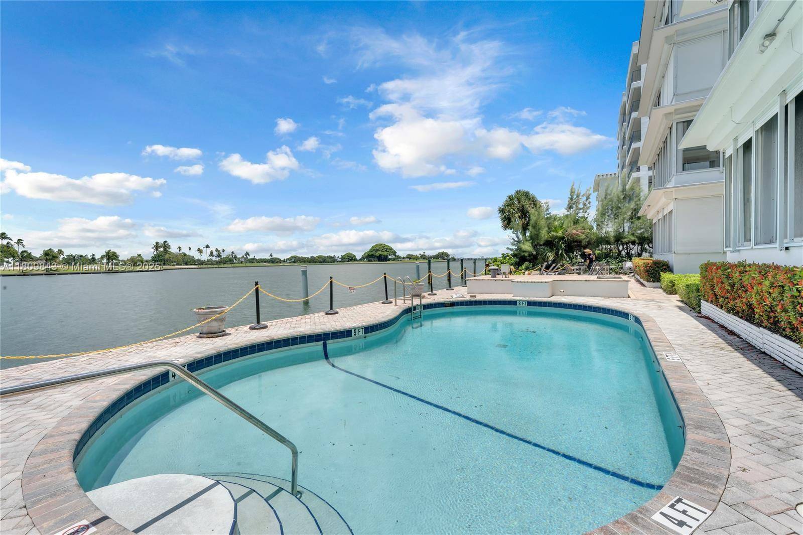 Bay Harbor Islands, FL 33154,9200 W Bay Harbor Dr #1B