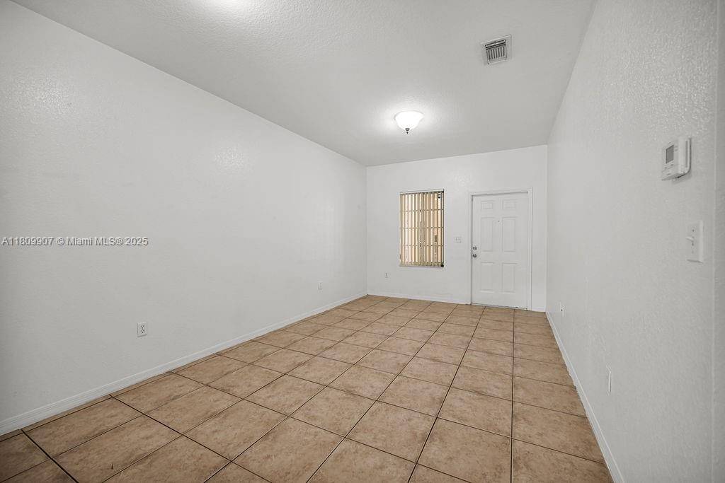 Hialeah, FL 33015,6900 NW 179th St #104-1