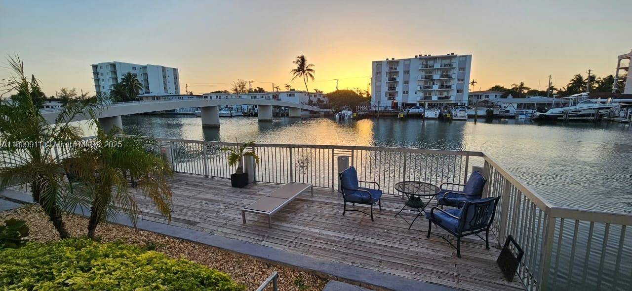 Miami Beach, FL 33141,8080 Tatum Waterway Dr #9