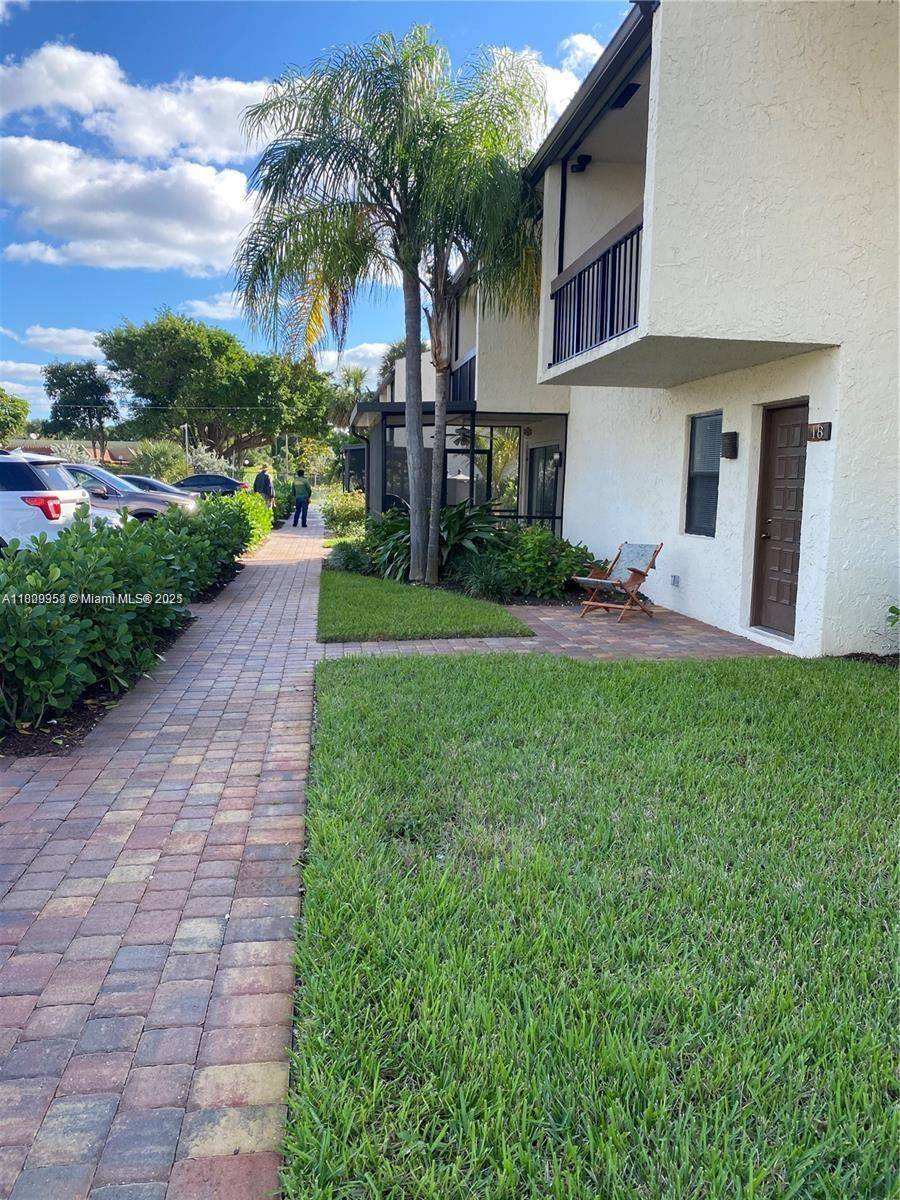 Deerfield Beach, FL 33441,721 SE 1st Way #B18