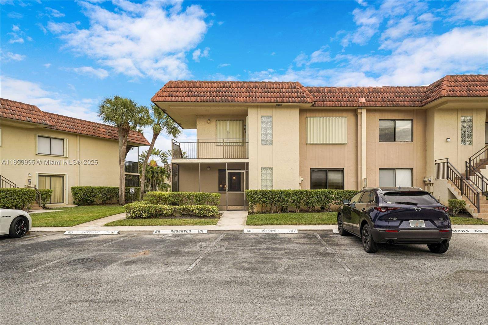 Weston, FL 33326,374 Lakeview Dr #101