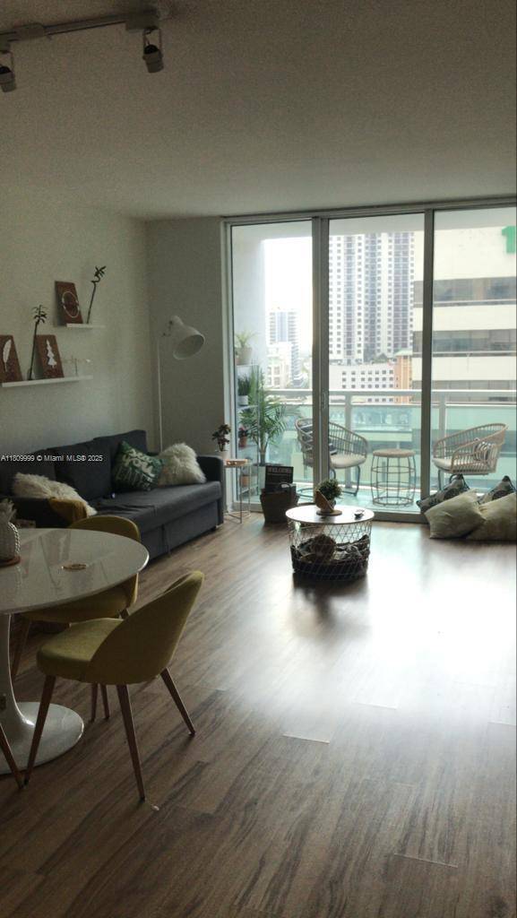 Miami, FL 33131,951 Brickell Ave #1503