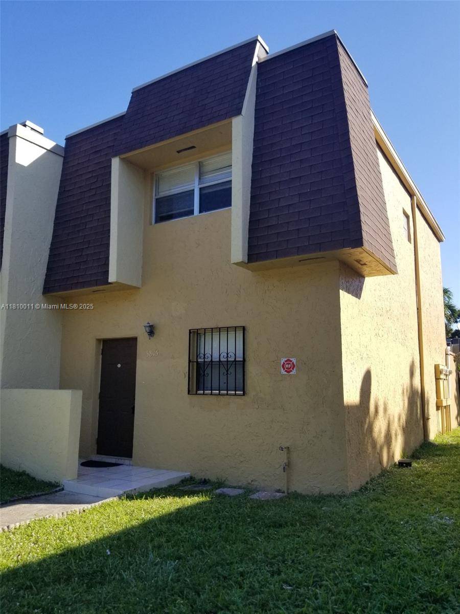 Lauderhill, FL 33313,5845 Blueberry Ct #84