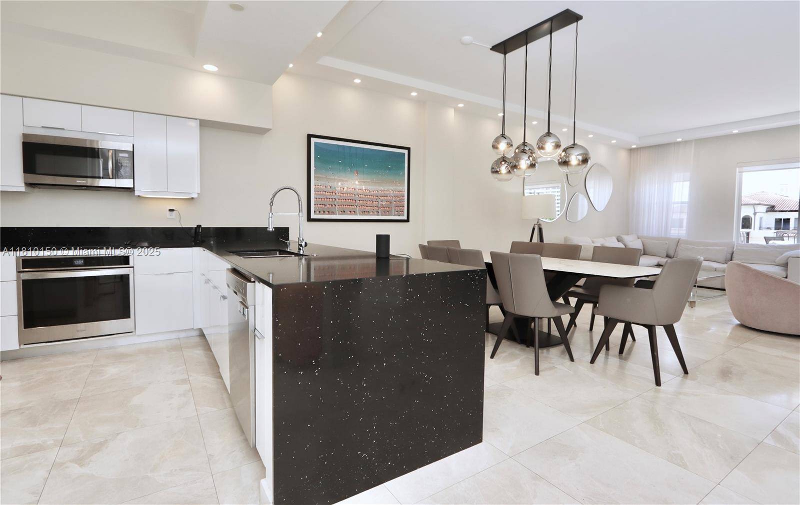 Aventura, FL 33160,3900 ISLAND BL #PH 2