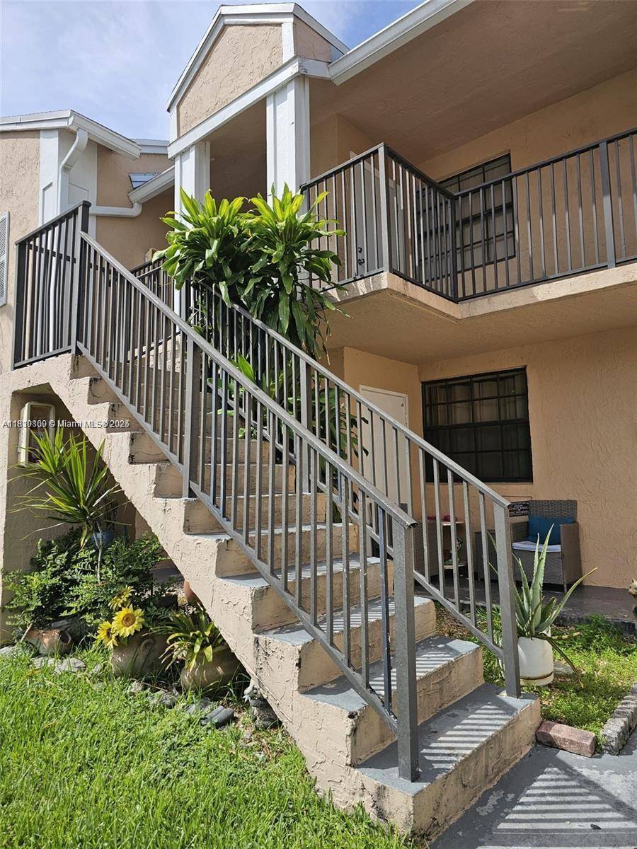 Homestead, FL 33034,1002 Adams Ave #1002E
