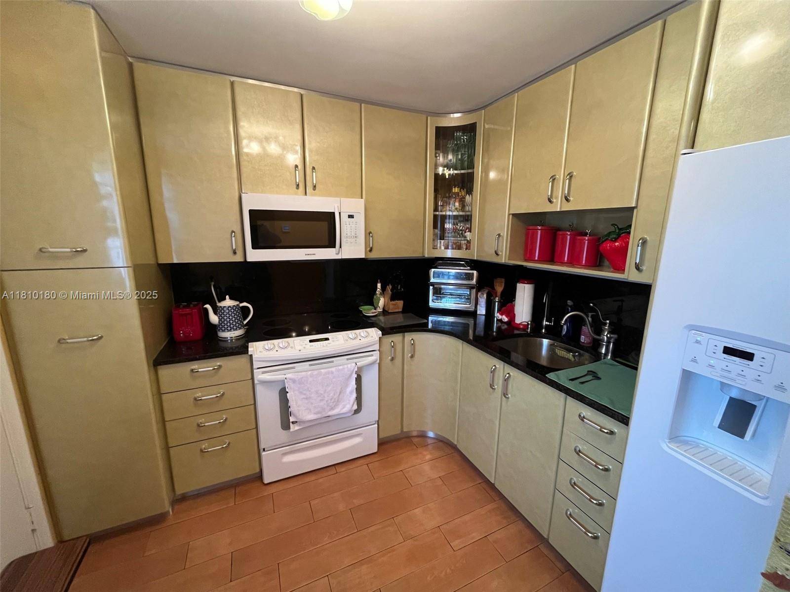 North Miami Beach, FL 33160,3551 NE 169th St #301