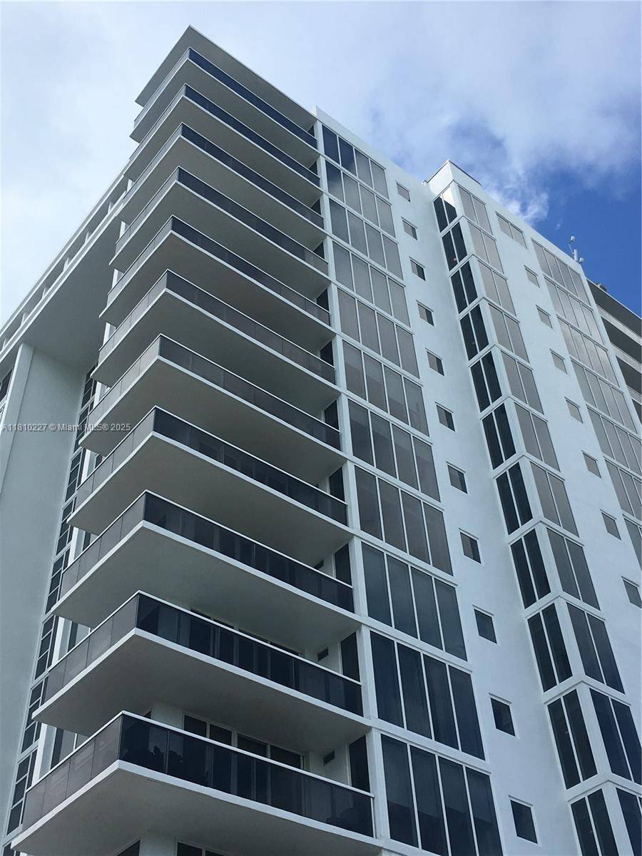 Bal Harbour, FL 33154,10275 Collins Ave #628