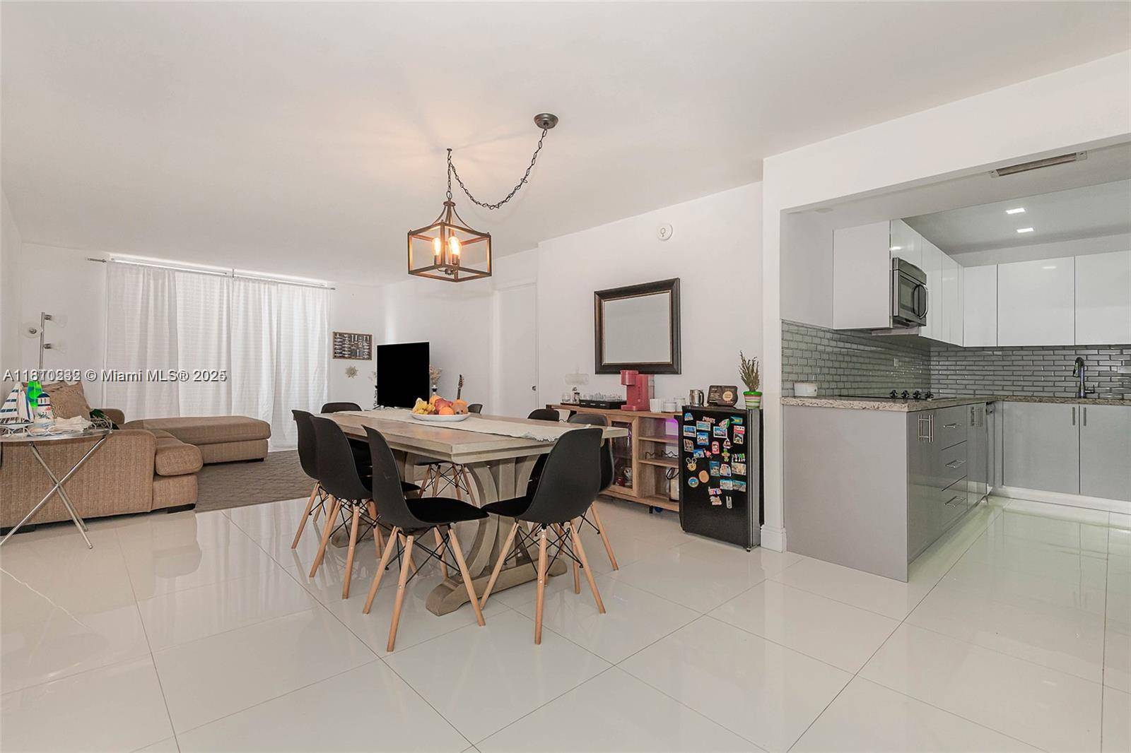 Miami Beach, FL 33140,6039 Collins Ave #307